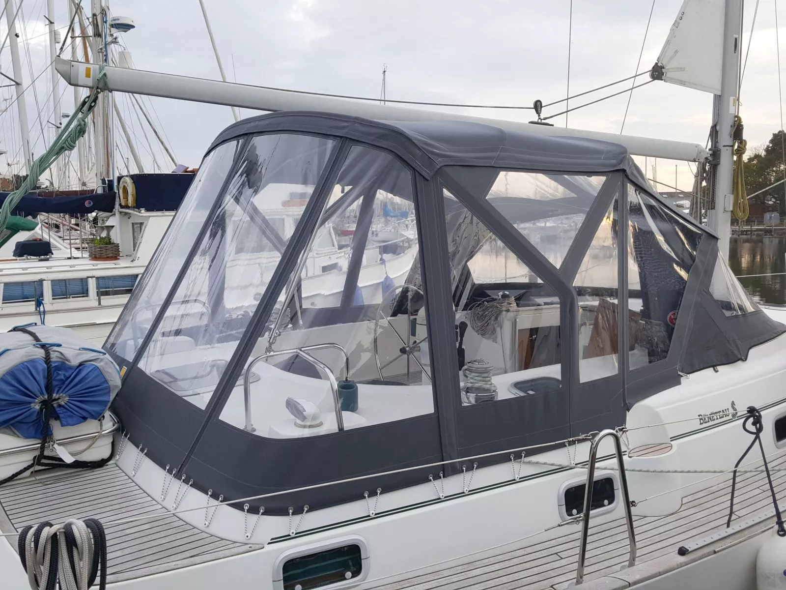 Beneteau-Oceanis-36-Bimini-Enclosure-1.jpg