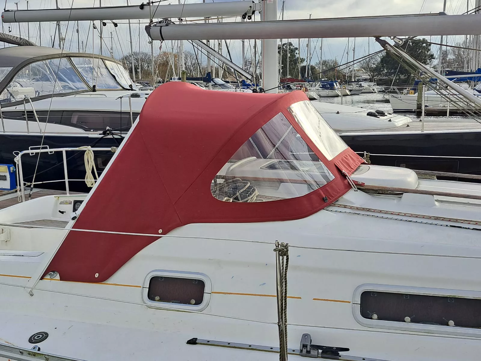 Beneteau-Oceanis-281-Recover-Sprayhood-Manning-12.